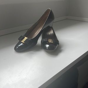 vintage Ferragamo pump size 8.5 AAA